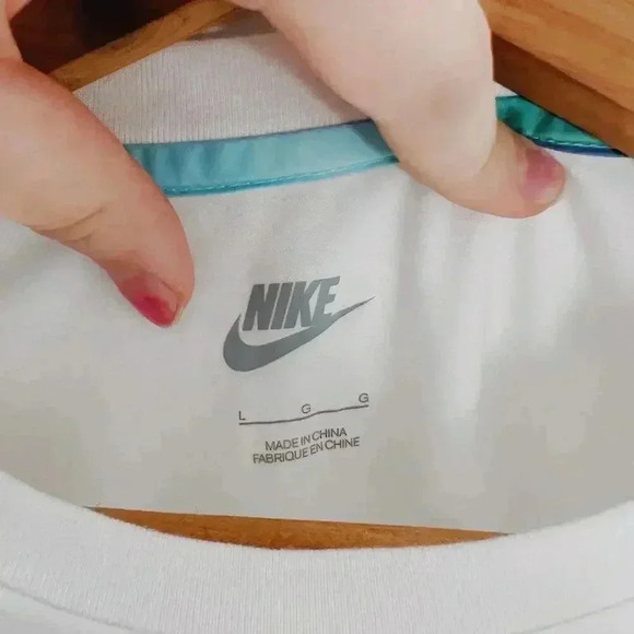 Nike White Blue Green Watercolor Logo Crewneck Tee Athleisure Women's Size L - Picture 4 of 6
